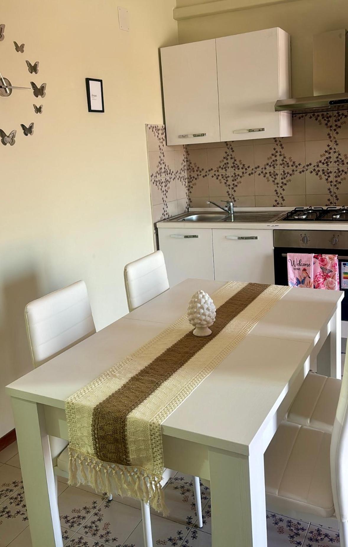 Appartamento Giardini Naxos Butterflies Home Schiso Bagian luar foto